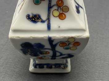 A pair of Chinese 'Pronk studio' vases, Qianlong